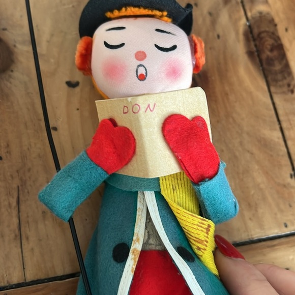 R. Dakin & Company Dream Dolls Carolers Preowned - Picture 6 of 15